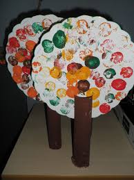 Thema Herfst Herfstboom Keukenrol Schilderen Stempelen Met Kurkjes Herfst Bomen Herfst Knutselen Kinderbijbel Knutselen