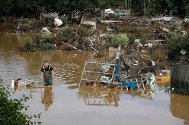 Las inundaciones provocadas por fuertes lluvias en bélgica y alemania han dejado al menos 120 muertos y 1, 300 desaparecidos, según las autoridades de ambos países, sin embargo las fuertes lluvias se. K7ubj7fjf Hbnm