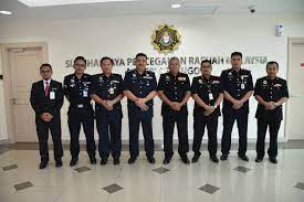 Polis diraja malaysia mengambil langkah drastik terhadap pegawai dan anggota yang terbabit kegiatan salah laku dengan mengenakan. Sprm