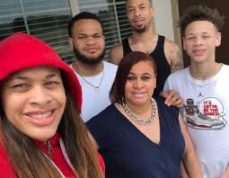 Shonda Perkins's Instagram, Twitter & Facebook