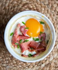 Oeuf Cocotte Bacon Et Crottin De Chavignol Recette Oeuf Cocotte Bacon Oeufs Cocotte Crottin De Chavignol
