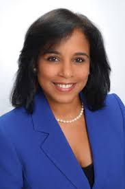 353: Reaching Six Figures in Your Speaking Business with Lisa Perez — The  Speaker Lab