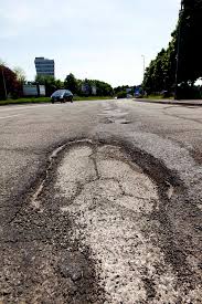 Reggio Emilia, via Cisalpina è un colabrodo dopo le ultime piogge. FOTO  Reggionline -Telereggio – Ultime notizie Reggio Emilia |