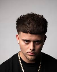 Taper fade with a messy textured top! Full tutorial in the online  community. 🏴 Fadedculture.com #taper #taperfade #Barber #barberlife #faded  #fadedculture #barbershop