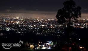 Gambar langit indah malam hari koleksi gambar hd lukisan pemandangan malam hari ini menggambarkan seseorang yang akan melukis keindahan sebuah kota dari bukti dengan hamparan bunga yang luas bintang bintang bersinar dengan indahnya menghiasi langit malam yang sunyi lukisan pemandangan pohon indahnya langit bertabur bintang malam hari foto tempo. 5 Tempat Makan Enak Di Lembang Dengan Pemandangan Indah Happy Holiday