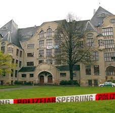 Aktuelle news und informationen zu amokläufen in deutschland, in europa, den usa und weltweit finden sie hier in der übersicht. Erfurt Steinhausers Amoklauf Im Gutenberg Gymnasium Bilder Fotos Welt