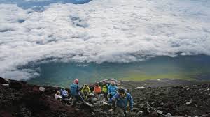 Proposal Aims To Reduce Mt Fuji Climbers By Up To 25 Percent Honolulu Star Advertiser