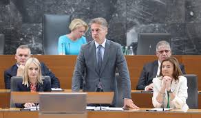 Premier dr. Robert Golob v odgovorih na ...