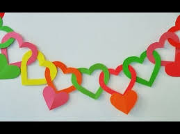 Puedes utilizar decoraciones tradicionales para llenar el espacio y mostrar la celebración a toda la oficina. Guirnalda De Corazones Adornos Para Colgar Manualidades Para Todos Youtube