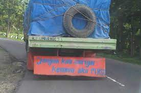Kurang tulisan 'kutunggu jandamu' renatta moeloek tampak kesal lantaran foto dirinya terpampang di sebuah bak truk 29 januari 2020 05:45 wib. Paling Keren Kata Kata Lucu Kutunggu Jandamu Little Prettythings