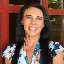 Carly Bennett's Instagram, Twitter & Facebook