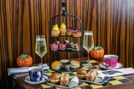Scopri ricette, idee per la casa, consigli di stile e altre idee da provare. Round Up Halloween Luxury Hospitality Magazine