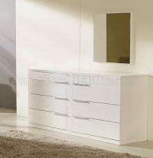 It comes in high gloss white lacquer with a gray faux leather head board that comes with led light. Modern 5 Pc Bedroom Set Alaska White