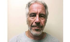 Clinton, Trump… Une juge américaine dévoile une liste de plus de 150 noms  liés à l'affaire Epstein