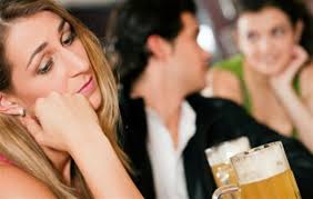 Es entonces cuando connor recibe la visita del fantasma de su tío wayne, legendario playboy amante de las fiestas y de las mujeres, cuyas proezas han servido de ejemplo para connor. Como Deshacerse Del Fantasma De La Ex