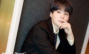 Schau dir unsere auswahl an bts suga an, um die tollsten einzigartigen oder spezialgefertigten, handgemachten stücke aus unseren shops zu finden. Bts Suga Encourages Fans To Capture Concert Memories Through Their Eyes Not Phones