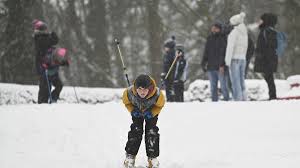 Einige kreise im norden von nrw halten es für möglich, dass der viele schnee auch am montag noch für starke verkehrsbehinderungen sorgt. Wetter In Nrw Noch Mehr Schnee Am Montag Weiter Probleme Bei Bus Und Bahn Nrw