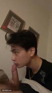 Bú cặc trai đẹp