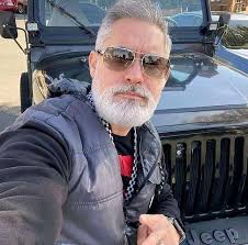 Rave for Starbucks in Bullhead City! After my doctors appointment I needed  a Latte as the caffeine helps my migraines. I asked my husband will they  take $100 bill and he said