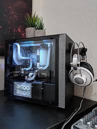 Black And White Pc Build Reddit My First Custom Loop Nzxt H200 Ryzen 5 Gtx1080 Hard Tubes And Leather Sffpc In 2020 Gaming Computer Room Custom Computer Computer Gaming Room