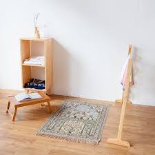 Sedangkan untuk desain interiornya sebaiknya tidak memiliki banyak aksen dekoratif atau tambahan jika anda sedang membangun rumah dan menyediakan tempat tersendiri untuk mushola atau ruang sholat dalam rumah, ada baiknya anda. 3 Furniture Esensial Untuk Mendekorasi Mushola Minimalis Di Rumah Uwitan