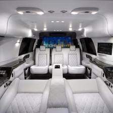 文章 今看到了个消息 著名好莱坞影星史泰龙要靠卖车来贴补家用了 看来疫情期间美国经济确实不好过啊 地主家也没余量 了 据说这辆加长版凯迪拉克凯雷德要卖30万刀 各位大神给盘盘价 车家号 汽车之家