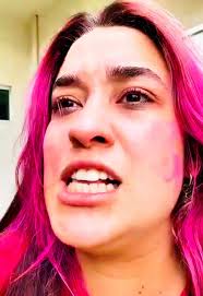 A Traumatizante Lembrança da Kat com Galinhas