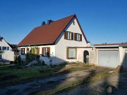 Verkaufen oder belasten können die eltern die immobilie ohne mitwirkung des kindes jedoch nicht mehr, weil das eigentum an der immobilie auf das kind im grundbuch umgeschrieben wird. Haus Zum Verkauf Adolf Waldrich Weg 7 96450 Coburg Cortendorf Mapio Net