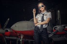 Seragam tersebut meliputi masker medis, pelindung pelindung para penumpang akan dilayani oleh pramugari berpakaian pramugari dengan perlengkapan pelindung pribadi. Wanita Asia Pesawat Gadis Kacamata Pilot Seragam Wallpaper Hd Wallpaperbetter