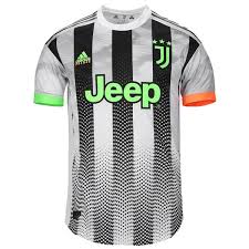 Il juventus 3rd kit sta riportando una nuova interpretazione della maglia italiana tradizionale di colore blu mentre la combina con se stai cercando adidas juventus 3rd 19/20, allora sei fortunato. Juventus Palace X Fourth Player Version Football Shirt 19 20 Soccerlord