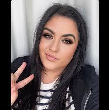 Alison Plumley's Instagram, Twitter & Facebook