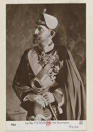 E întîmpinată cu fast de autorități și cu mare căldură de francezi pentreu atitudinea ei. Regina Maria Diplomat Al Romaniei La Paris Èi Londra Martie Aprilie 1919 Muzeul Virtual Al Unirii