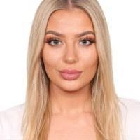 Carla Geiger's Instagram, Twitter & Facebook