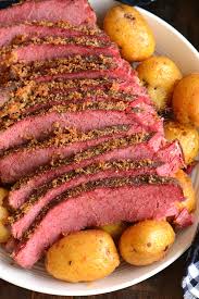 Simply rub the meat with spices, bake it in a foil pouch, then broil to crisp up the fat. Ofengebackenes Corned Beef Und Kartoffeln Baked Corned Beef Corned Beef In Oven Corned Beef