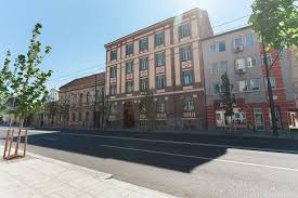 In ambulatoriul de specialitate, consultația medicală se acordă pe baza biletului de trimitere de la medicul de familie sau de la alt medic de specialitate pentru care asiguratul a avut biletul de trimitere initial eliberat de medicul de familie. Spitalul Clinic Judetean De Urgenta Cluj Napoca Compartiment Clinic Chirurgie OralÄ Èi Maxilo FacialÄ Ii