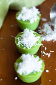 This pandan flavour kuih kosui is made with fresh pandan juice, thus it has a very nice pandan fragrance, best served with fresh shredded coconut. Kuih Kosui Rasa Malaysia