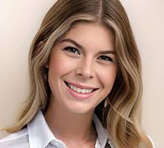 Courtney Bullington's Instagram, Twitter & Facebook