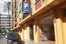 Se trata de un barrio de moda entre la juventud de valencia y punto estratégico de visita turística. Parking Mendoza Hospital La Salud Parking Mestalla