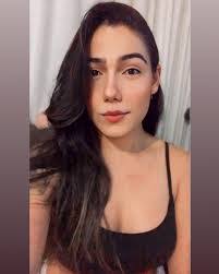 Vanessa Vaz's Instagram, Twitter & Facebook