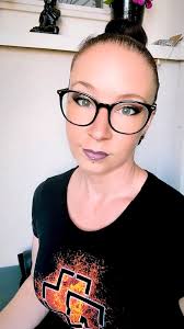 Gar keins. Ich höre mir so eine cringe Mukke von cringe Opas nicht an, die  sich an jungen Frauen vergehen.