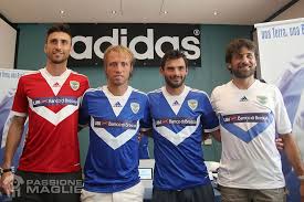 Il calcio foggia 1920 s.r.l., meglio noto come foggia, è una società calcistica italiana con sede nella città di foggia.milita in serie c, la terza divisione del campionato italiano. Maglie Brescia 2013 2014 Adidas Esordisce Con Una V Poco Tradizionale