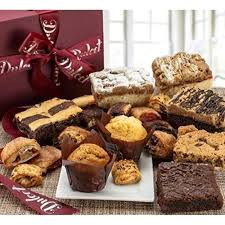 Includes assorted brownies, crumb cakes rugelach, and muffins. Amazon Com Dulcet Gift Basket Deluxe Gourmet Food Gift Basket Prime Delivery For Holiday Men And Women Includes Assorted Brownies Crumb Cakes Rugelach And Muffins Great Gift Idea Grocery Gourmet