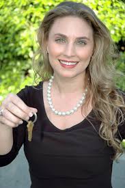 Katie Ingram's Instagram, Twitter & Facebook