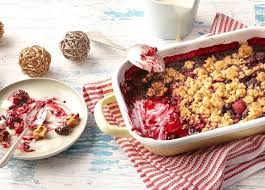 Christmas Crumble Mit Beeren Amp Vanillesauce Rezept Rewe De Food Vanilla Sauce Recipes