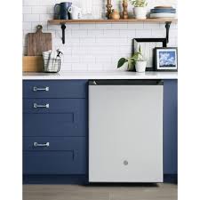 Learn to make this diy rustic coffee bar / mini fridge table from cheap dimensional lumber. Ge 5 6 Cu Ft Mini Fridge In Stainless Steel Gce06gshsb The Home Depot