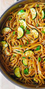Spicy Thai Zucchini Noodles With Toasted Sesame Seeds Asian Comfort Food Vegetarian Pasta Recipes Meatless Meals Vegetarian Pasta