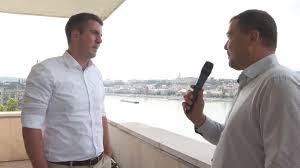 Kocsis máté azonnal billentyűzetet ragadott, és egy hosszú hozzászólást szánt gyurcsány bűneinek felsorolására, azonban ez elég nagy öngólnak bizonyult később, mivel vágó istván közösségi oldalán rávilágított, hogy kocsis felsorolásával mi is a hiba: Kocsis Mate A Pestitv Nek A Fiatalok Nem Tudjak Hogy Gyurcsany Egy Bolsevik Bunozo Pestitv