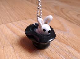 Collier Lapin Sortant De Son Chapeau Pate Fimo Pate Fimo Tuto Tuto Fimo Facile