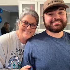 Who can take prom pictures in Tullahoma