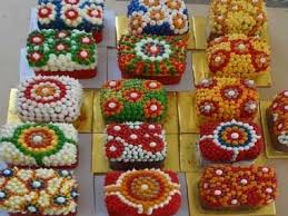 Aboriginal Art On A Cake At News Aboriginal Art Directory View Information About Aboriginal Art On Mini Christmas Cakes Christmas Cake Themed Cupcakes